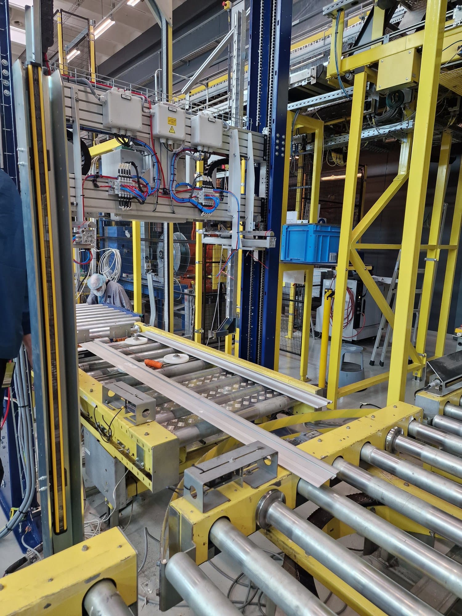 Service on an industrial production line